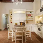 Casa Daniela, Beyond The Extraordinary Romantic Quiet Spacious Next To Guinigi Tower Lucca
