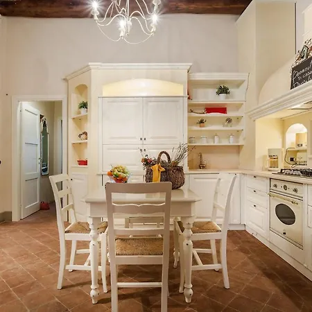 Casa Daniela, Beyond The Extraordinary Romantic Quiet Spacious Next To Guinigi Tower לוקה