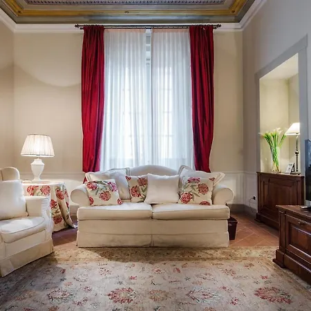 Casa Daniela, Beyond The Extraordinary Romantic Quiet Spacious Next To Guinigi Tower לוקה