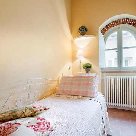 Casa Daniela, Beyond The Extraordinary Romantic Quiet Spacious Next To Guinigi Tower דירה *