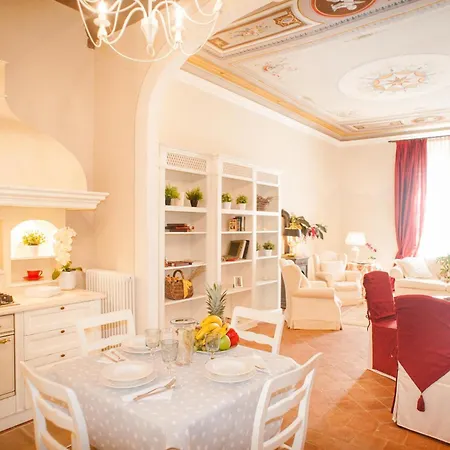 Casa Daniela, Beyond The Extraordinary Romantic Quiet Spacious Next To Guinigi Tower דירה *