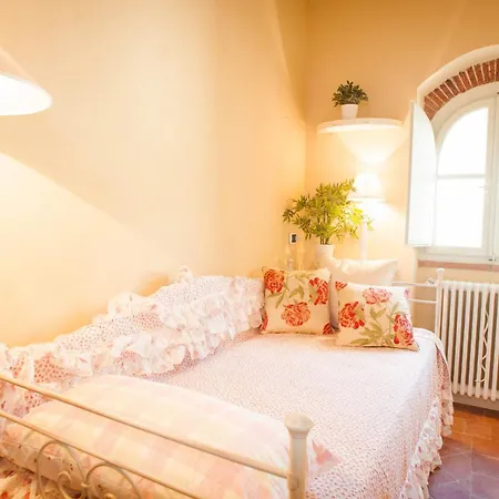 Casa Daniela, Beyond The Extraordinary Romantic Quiet Spacious Next To Guinigi Tower לוקה